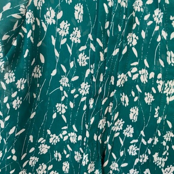 Fun 2 Fun Green lightweight floral top - Picture 4 of 7